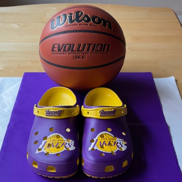 🏀 CROCS NBA™️ LOS ANGELES LAKERS CLASSIC CLOGS 🏀 - Picture 3 of 16